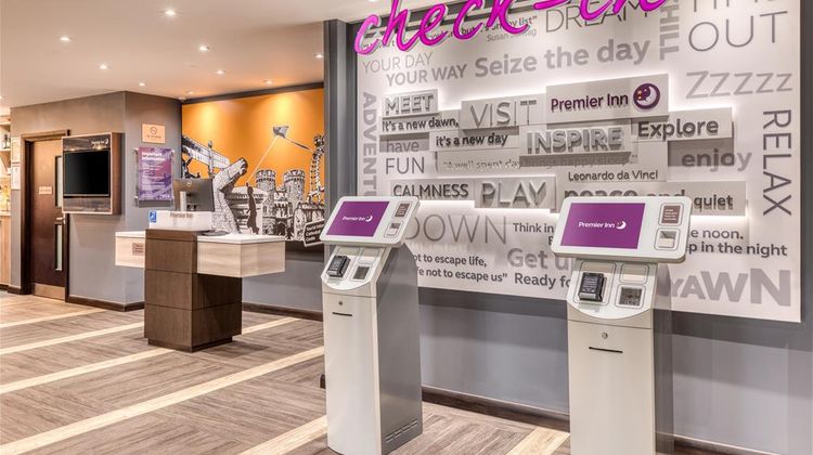 Premier Inn Abingdon Lobby