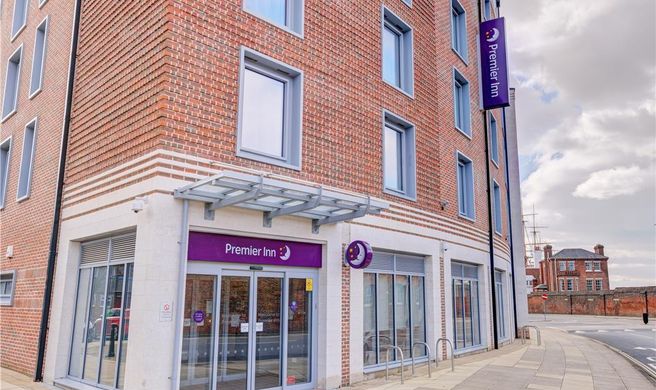 Premier Inn Portsmouth Dockyard Exterior