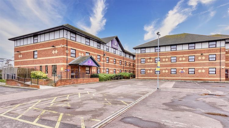 Premier Inn London Beckton Exterior