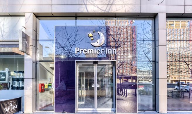 Premier Inn London Stratford Exterior