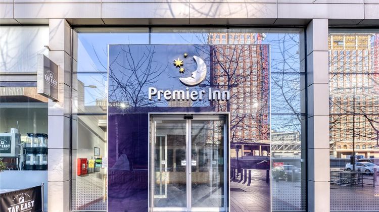 Premier Inn London Stratford Exterior