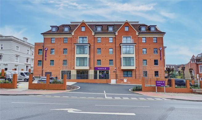 Premier Inn Royal Tunbridge Wells Exterior