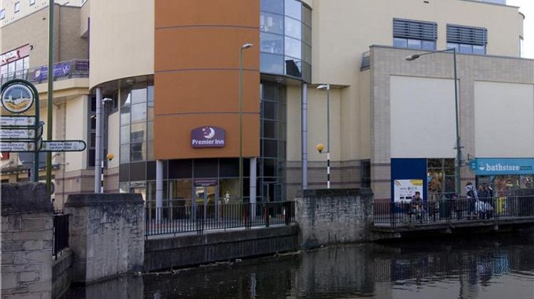 Premier Inn Hemel Hempstead Central Exterior