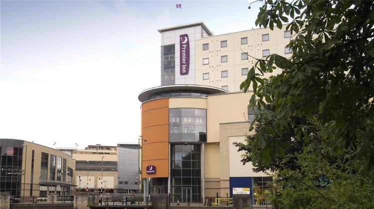Premier Inn Hemel Hempstead Central Exterior