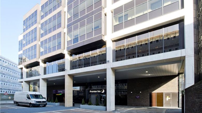 <b>Premier Inn London Chiswick Exterior</b>. Images powered by <a href="https://iceportal.shijigroup.com/" title="IcePortal" target="_blank">IcePortal</a>.