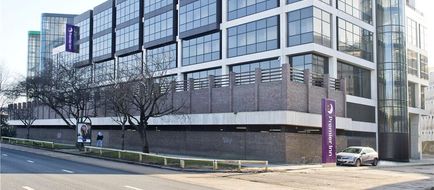 Premier Inn London Chiswick Exterior
