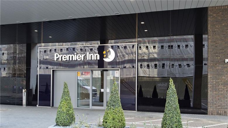 <b>Premier Inn London Chiswick Exterior</b>. Images powered by <a href="https://iceportal.shijigroup.com/" title="IcePortal" target="_blank">IcePortal</a>.