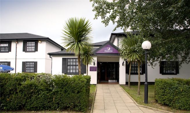 Premier Inn Cobham Exterior
