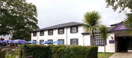 Premier Inn Cobham Exterior