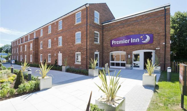Premier Inn Farnham Exterior