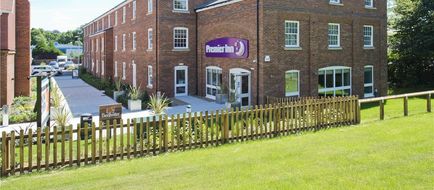 Premier Inn Farnham Exterior