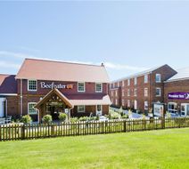 Premier Inn Farnham Exterior