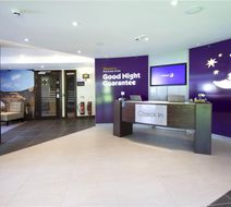 Premier Inn Farnham Lobby
