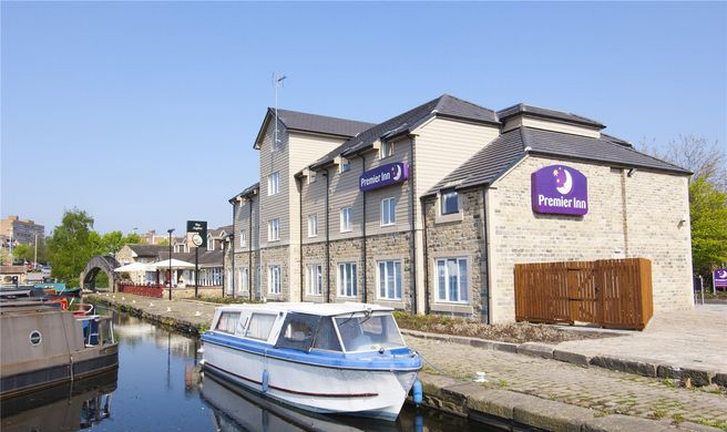 Premier Inn Huddersfield Central Exterior