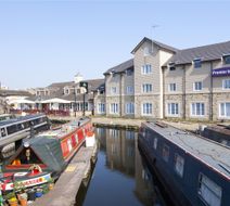 Premier Inn Huddersfield Central Exterior