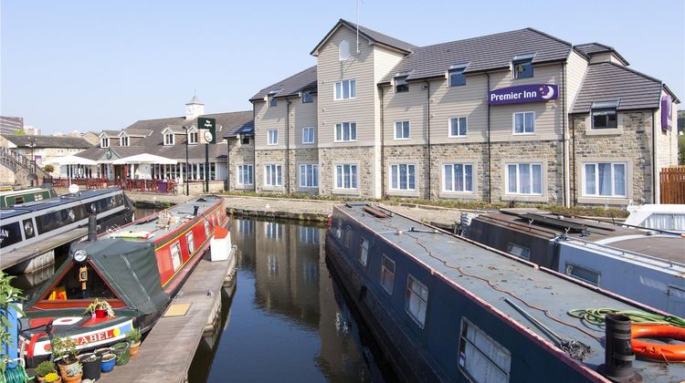 Premier Inn Huddersfield Central Exterior