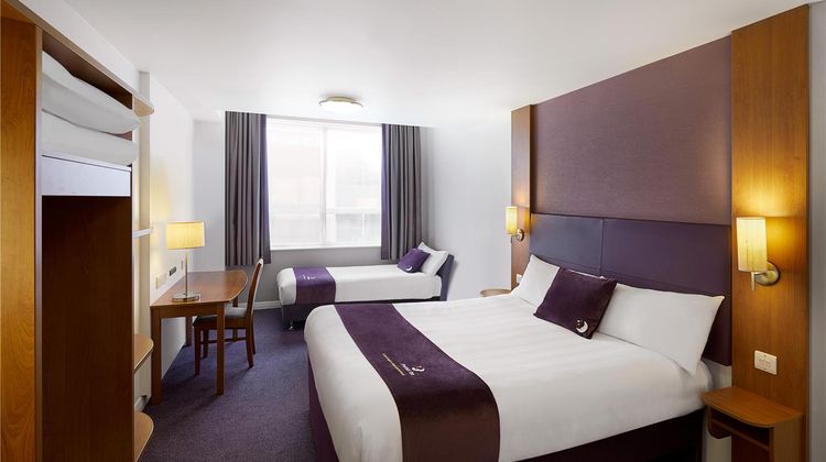 Premier Inn Swindon West Room