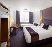 Premier Inn Swindon West Room