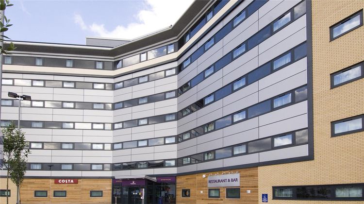 Premier Inn Manchester Airport North Exterior