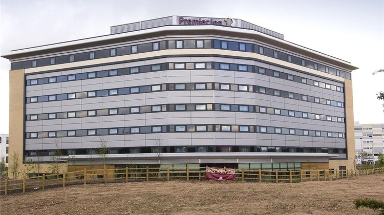 Premier Inn Manchester Airport North Exterior