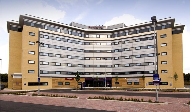 Premier Inn Manchester Airport North Exterior