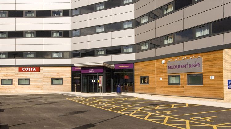 Premier Inn Manchester Airport North Exterior