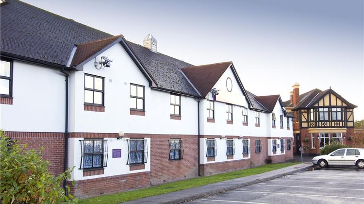 Premier Inn Manchester Airport Heald Gn Exterior