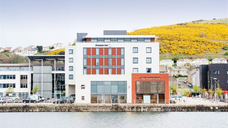 Premier Inn Swansea Waterfront Exterior