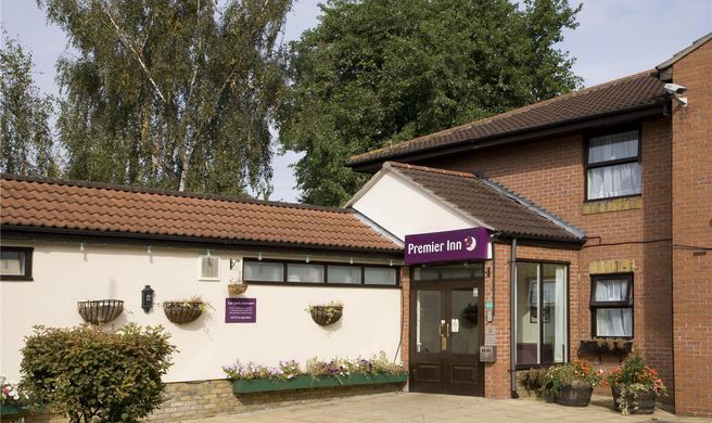 Premier Inn London Romford West Exterior