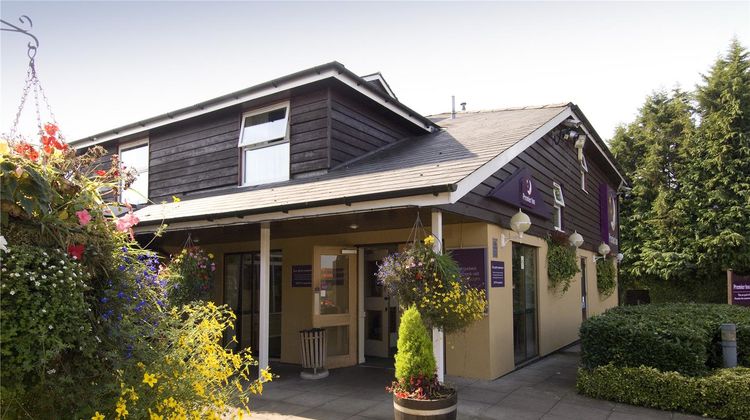 Premier Inn Cheltenham North West Exterior