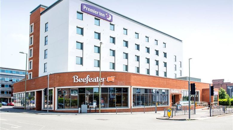<b>Premier Inn Farnborough Town Centre Exterior</b>. Images powered by <a href="https://iceportal.shijigroup.com/" title="IcePortal" target="_blank">IcePortal</a>.