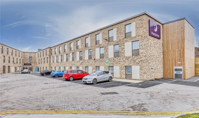 Premier Inn Peterborough City Centre Exterior
