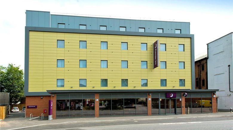 Premier Inn Newbury Town Centre Exterior. Images powered by <a href="https://iceportal.shijigroup.com" target="_blank" rel="noopener">Ice Portal</a>.