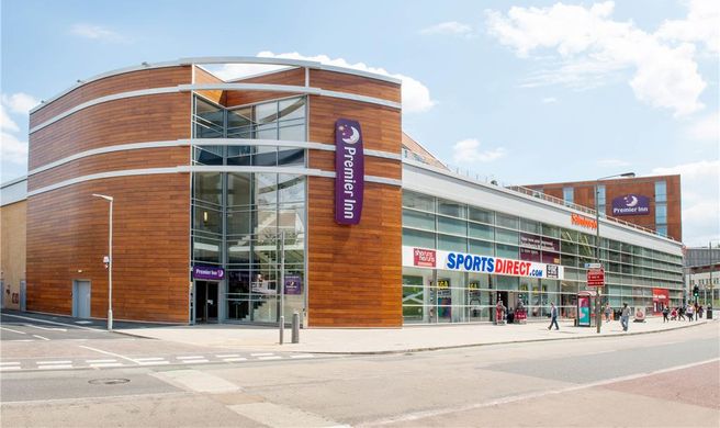 Premier Inn London Wandsworth Exterior