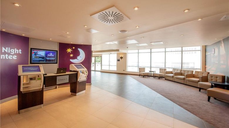 <b>Premier Inn London Wandsworth Lobby</b>. Images powered by <a href="https://iceportal.shijigroup.com/" title="IcePortal" target="_blank">IcePortal</a>.