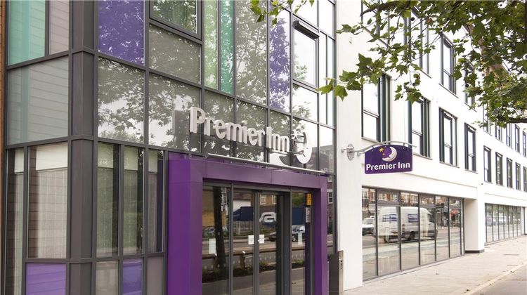 Premier Inn London Richmond Exterior