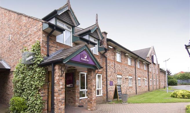 Premier Inn Manchester (Sale) Exterior