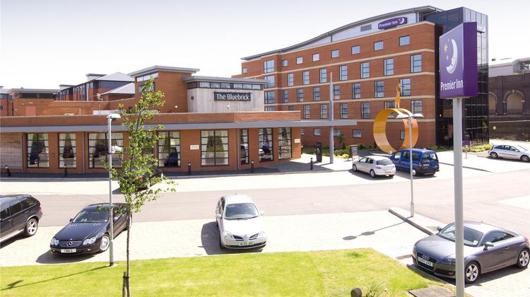 Premier Inn Wolverhampton City Centre Exterior