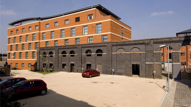 Premier Inn Wolverhampton City Centre Exterior