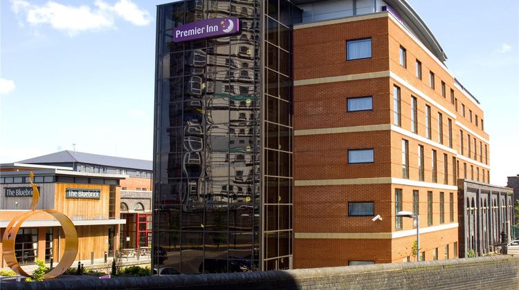 Premier Inn Wolverhampton City Centre Exterior
