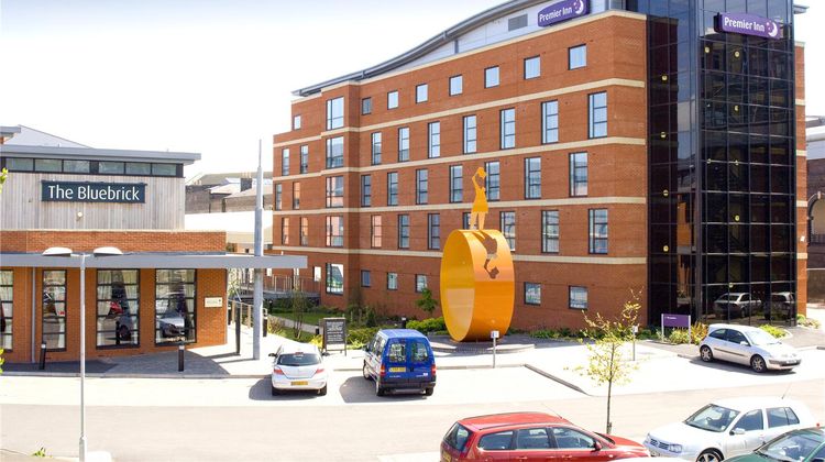 Premier Inn Wolverhampton City Centre Exterior