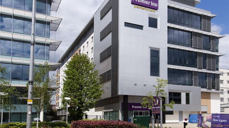 Premier Inn London Ealing Exterior