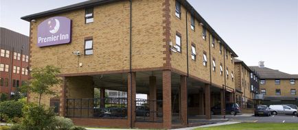 Premier Inn London Romford Central Exterior