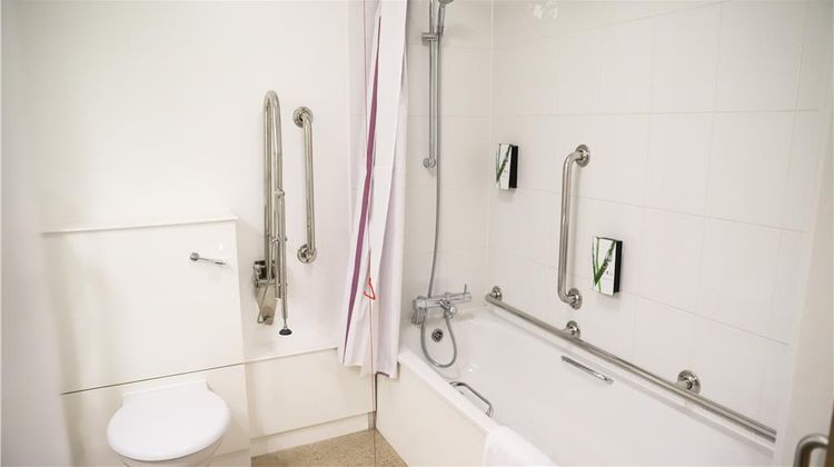 Premier Inn Milton Keynes Central Room