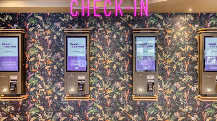 Premier Inn Birmingham Nec / Airport Lobby