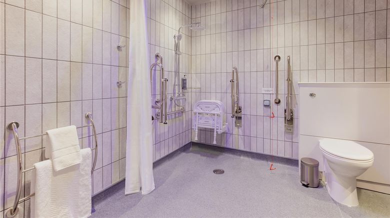 <b>Premier Inn Reading (Caversham Bridge) Room</b>. Images powered by <a href="https://iceportal.shijigroup.com/" title="IcePortal" target="_blank">IcePortal</a>.