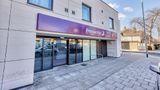 <b>Premier Inn London Tooting hotel Exterior</b>. Images powered by <a href="https://iceportal.shijigroup.com/" title="IcePortal" target="_blank">IcePortal</a>.