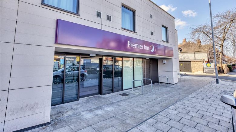 <b>Premier Inn London Tooting hotel Exterior</b>. Images powered by <a href="https://iceportal.shijigroup.com/" title="IcePortal" target="_blank">IcePortal</a>.