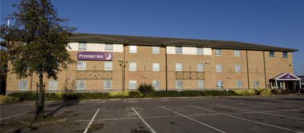 Premier Inn Ashford Central Exterior