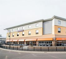 Premier Inn Yeovil Town Centre Exterior